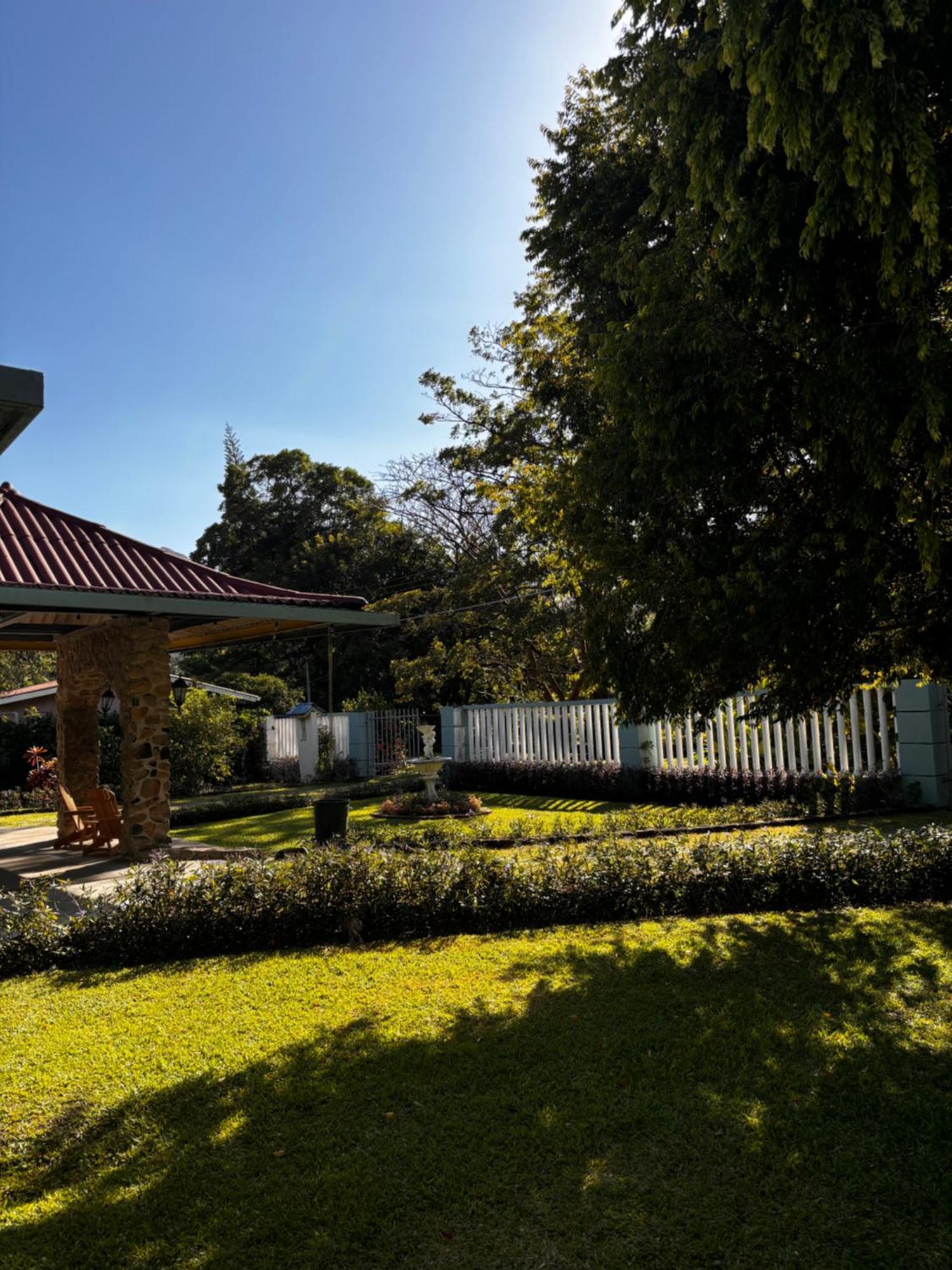 La Maison D' Ivonne Antón Esterno foto