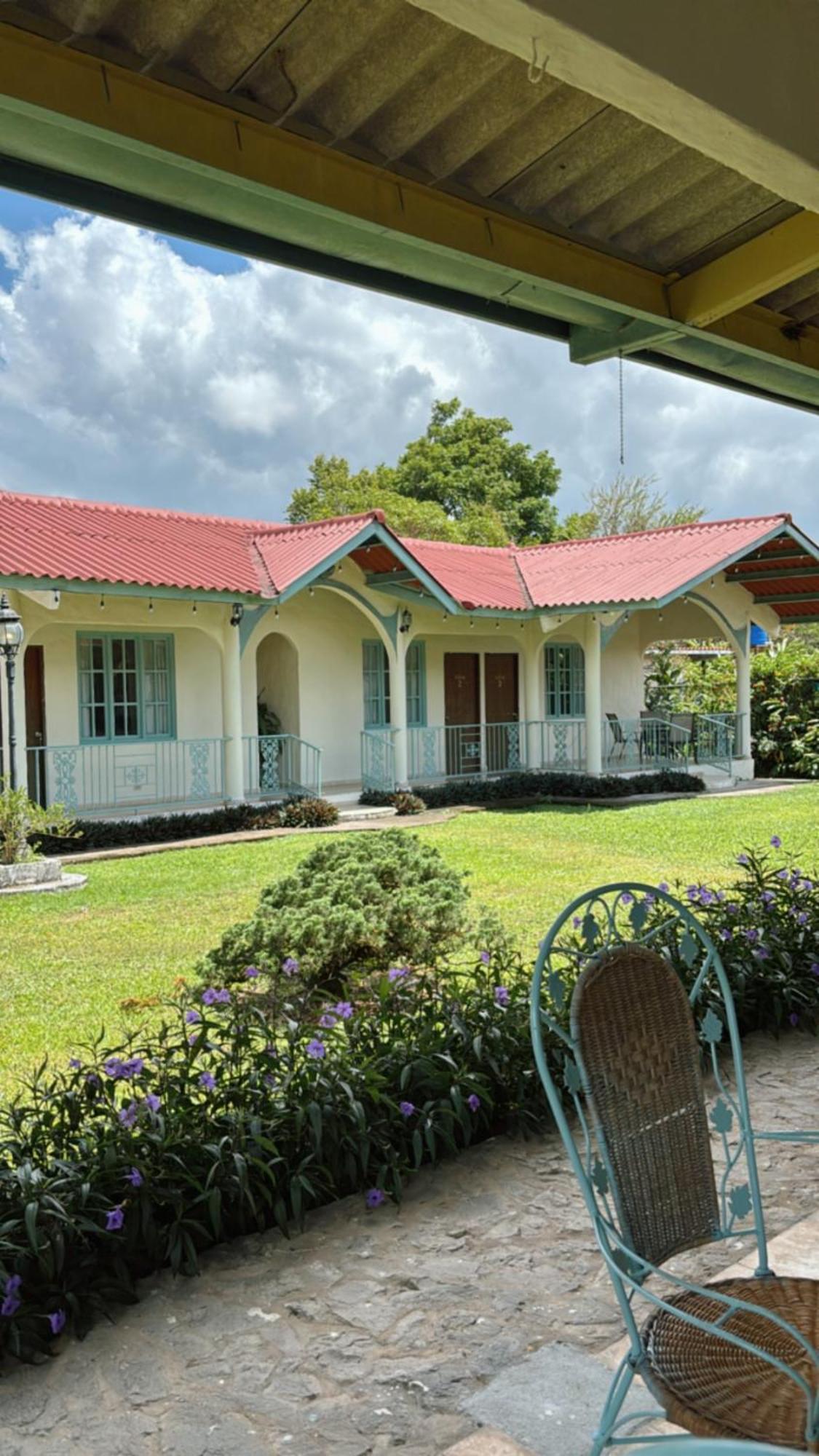 La Maison D' Ivonne Antón Esterno foto