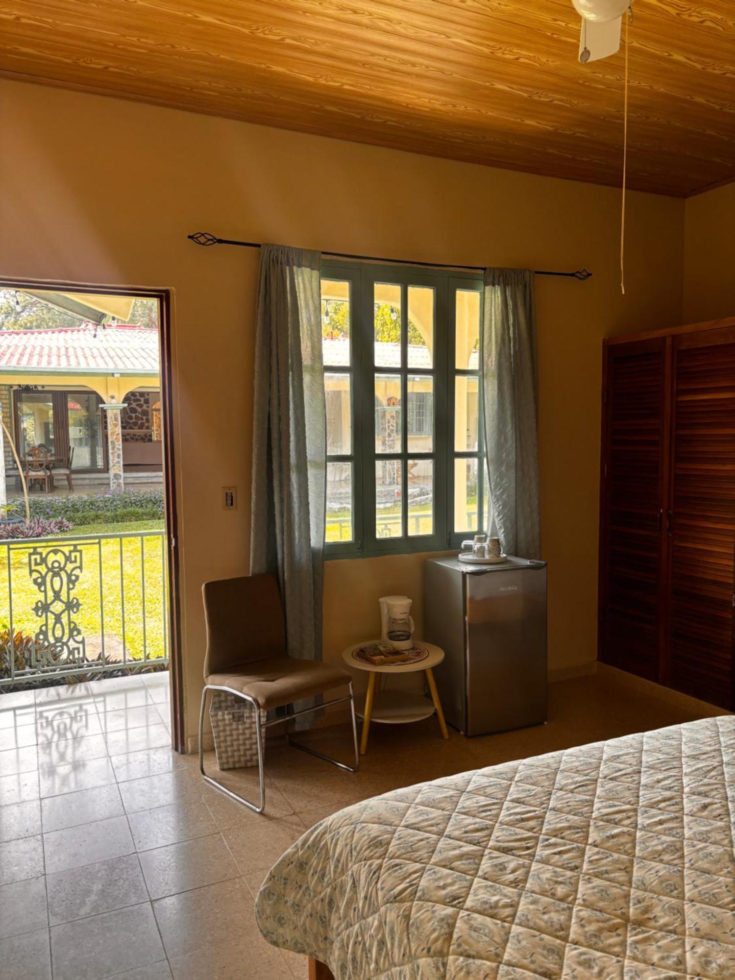 La Maison D' Ivonne Antón Esterno foto